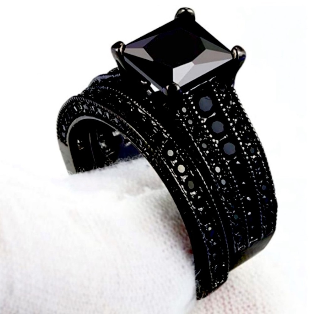 💍 PRINCESS CUT BLACK SAPPHIRE 925
SILVER RING 💍